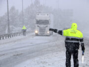 Una cinquantena de carreteres afectades per la nevada a Catalunya