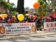 Els treballadors de Serra Soldadura porten al Parlament la protesta per salvar la planta